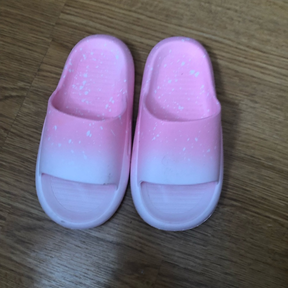 SHEIN Pink to White Ombre Kids Slide Sandals